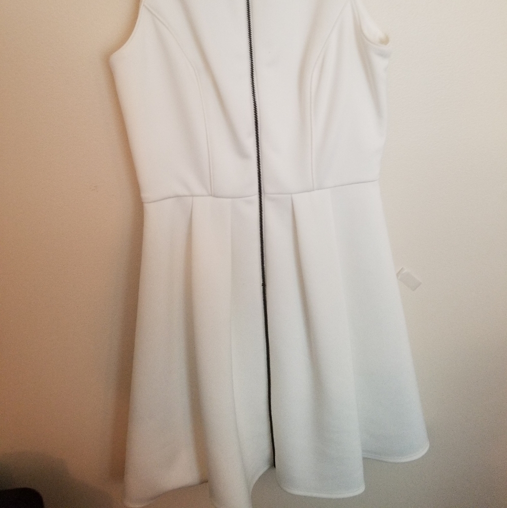 Vince Camuto White Sleeveless Dress - Picture 5 of 14